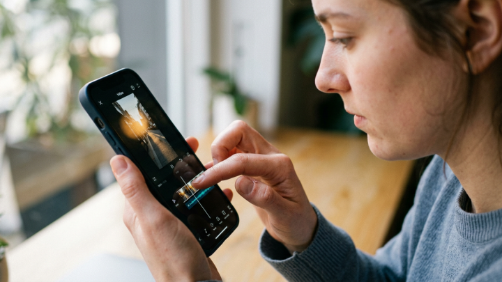 Imagem ilustrativa: Melhor app para editar fotos e vídeos grátis: Guia 2026